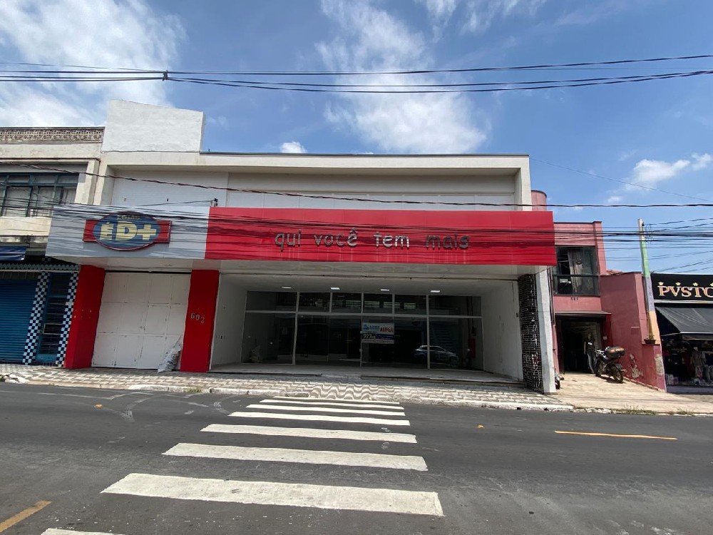 PRÉDIO COMERCIAL EM PEDREIRA