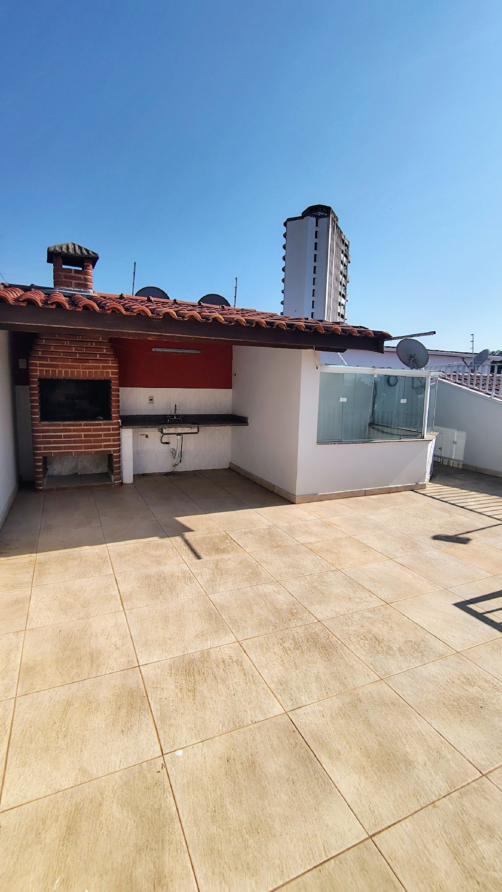 SOBRADO PARA VENDA PRÓXIMO AO CENTRO