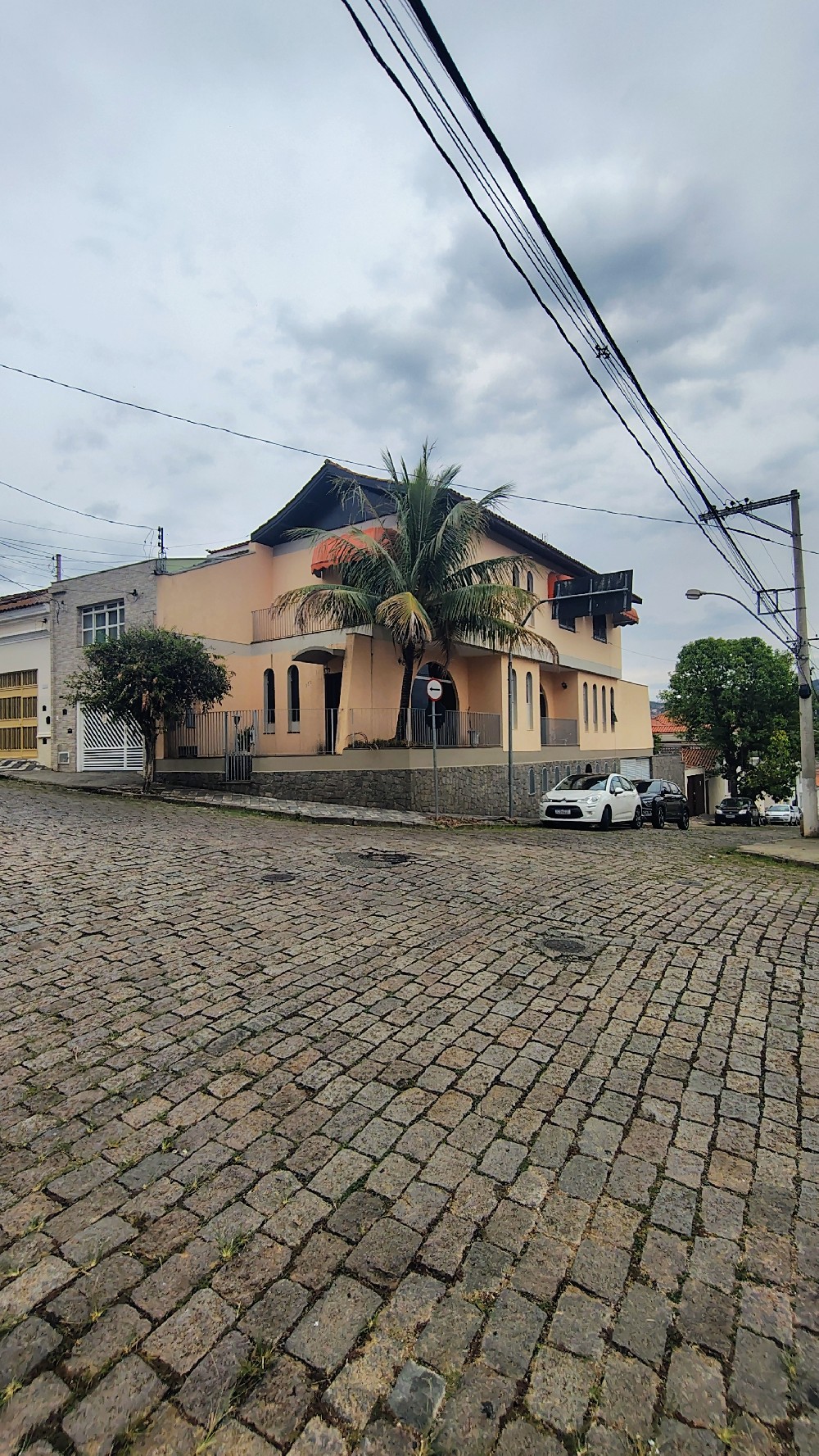 SOBRADO PARA LOCAÇÃO NO CENTRO