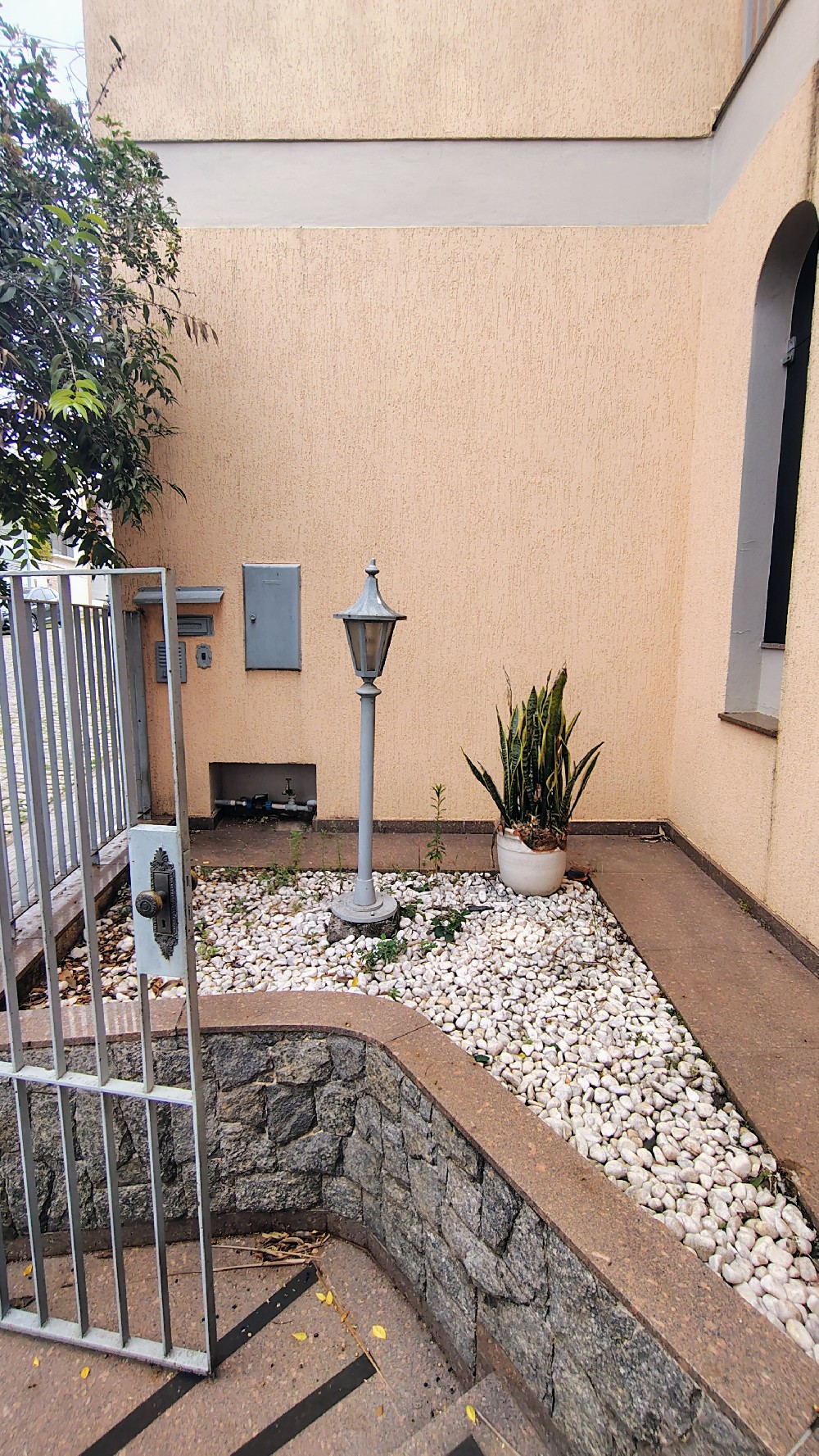 SOBRADO PARA LOCAÇÃO NO CENTRO