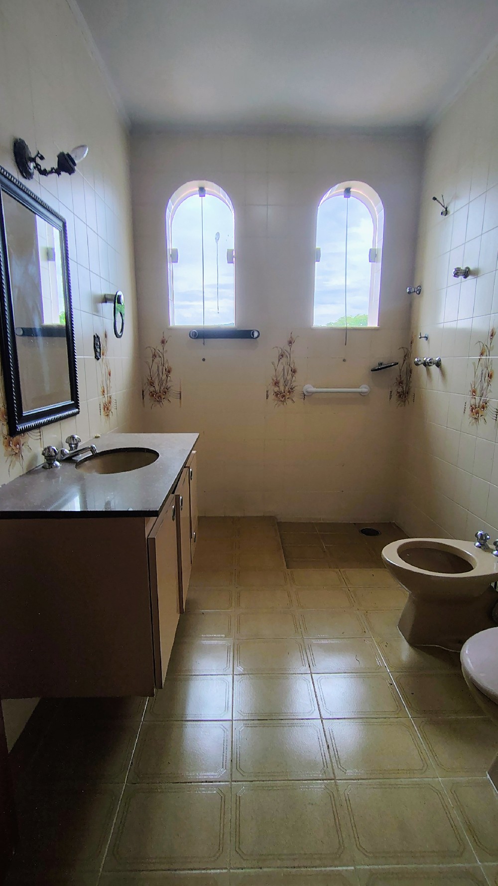 SOBRADO PARA LOCAÇÃO NO CENTRO