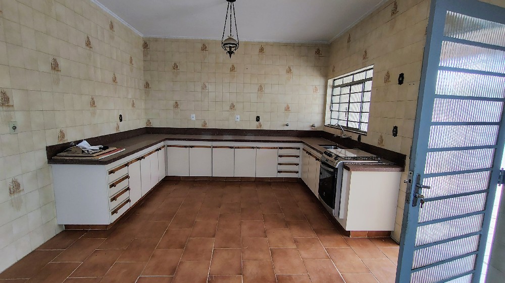 SOBRADO PARA LOCAÇÃO NO CENTRO