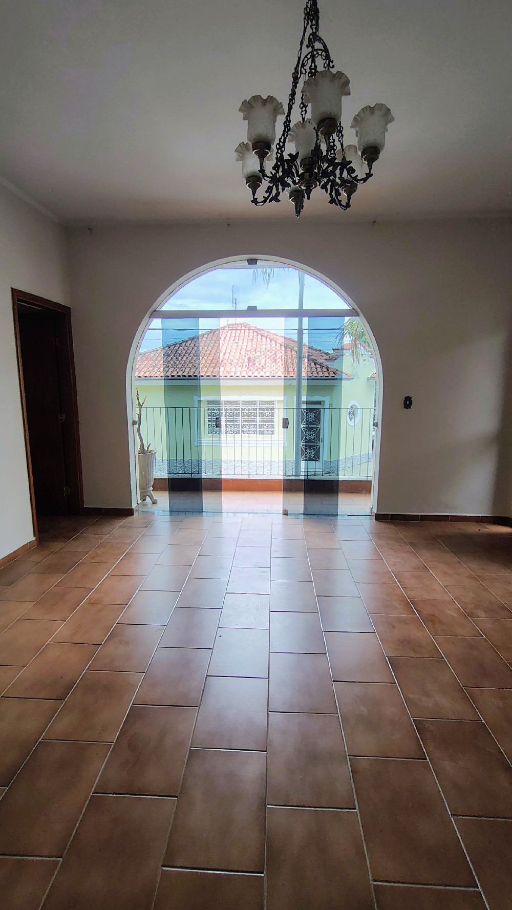 SOBRADO PARA LOCAÇÃO NO CENTRO