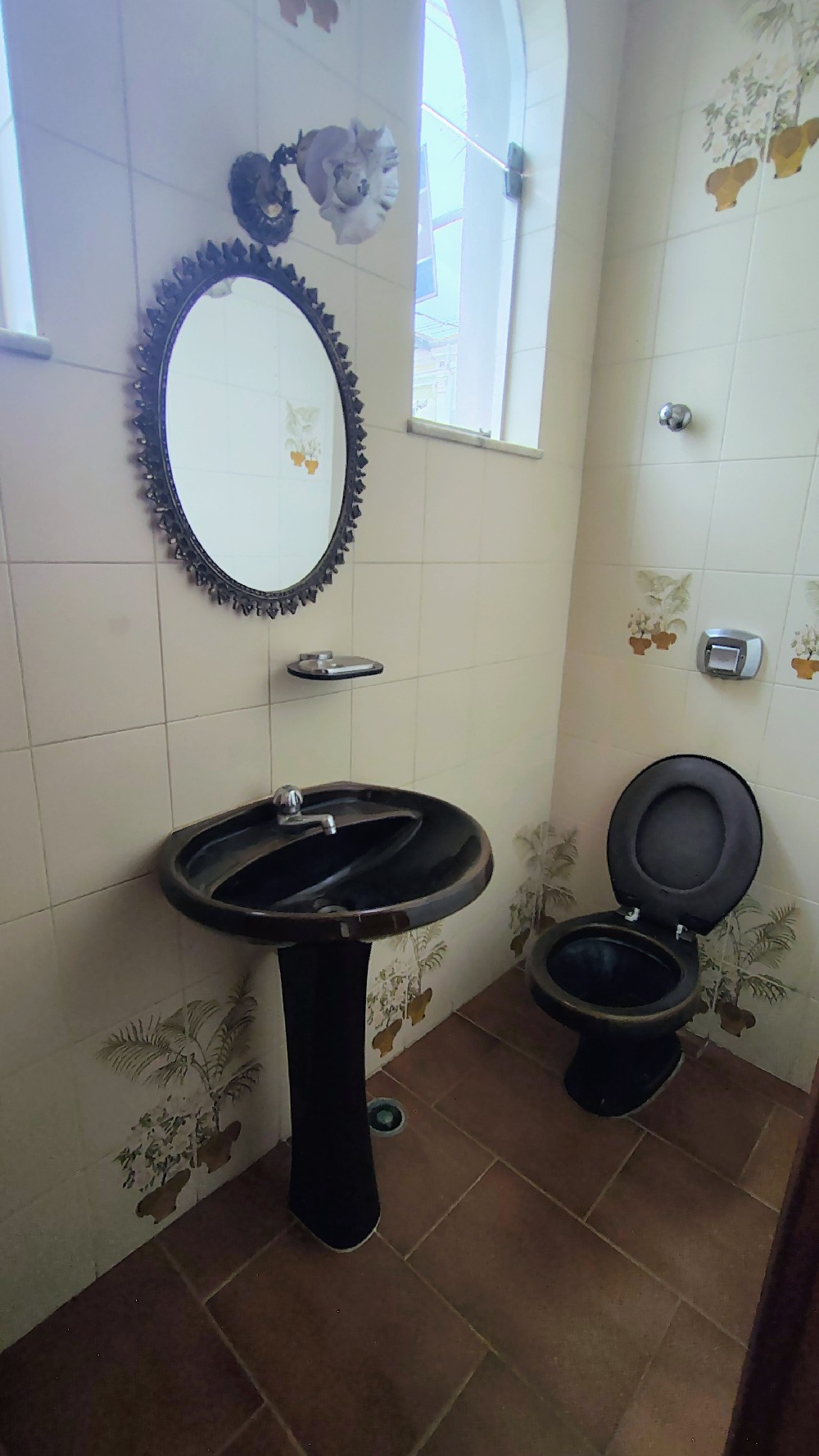 SOBRADO PARA LOCAÇÃO NO CENTRO