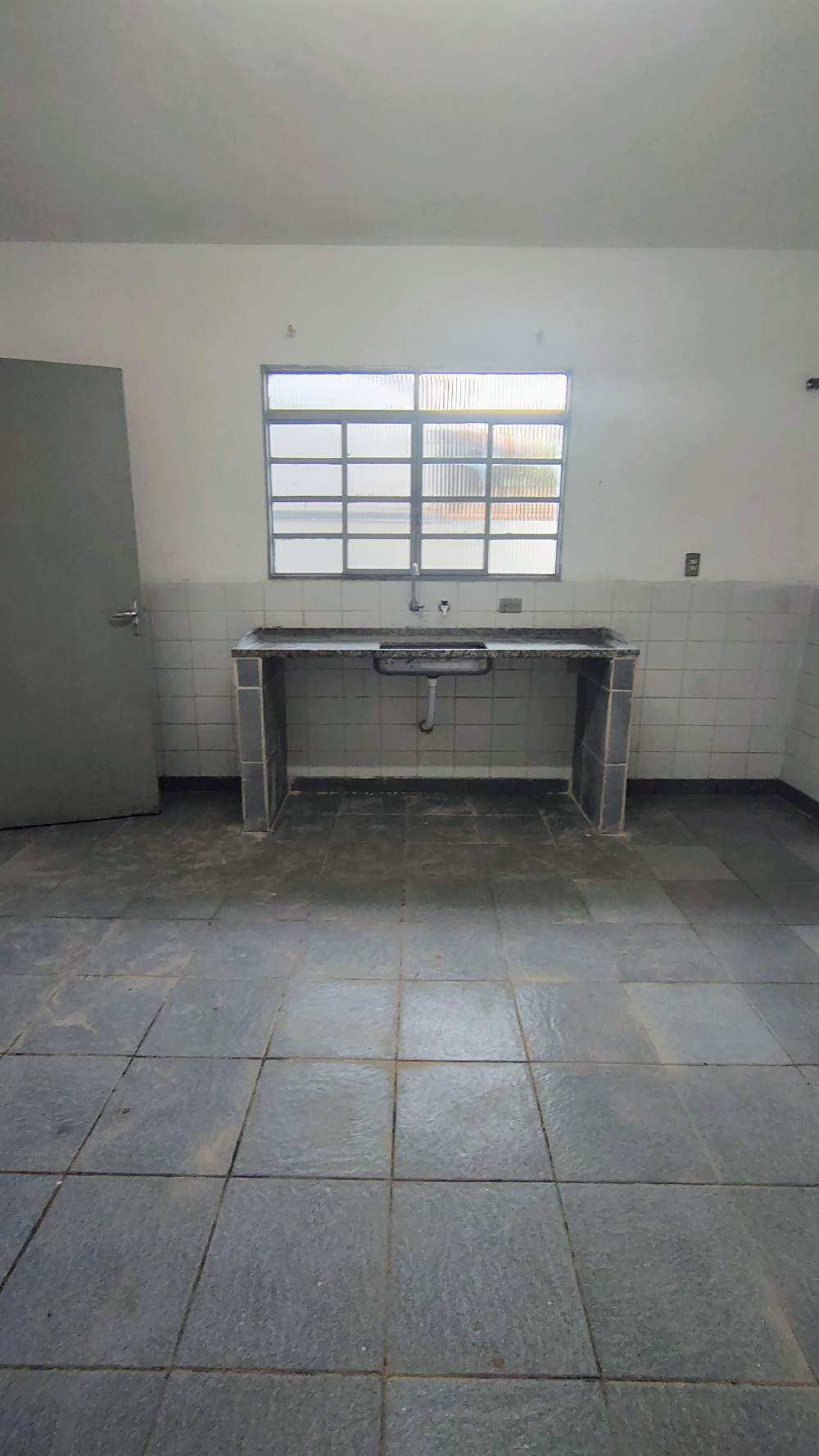 IMÓVEL PARA LOCAÇÃO OU VENDA NAS PROXIMIDADES DO CENTRO